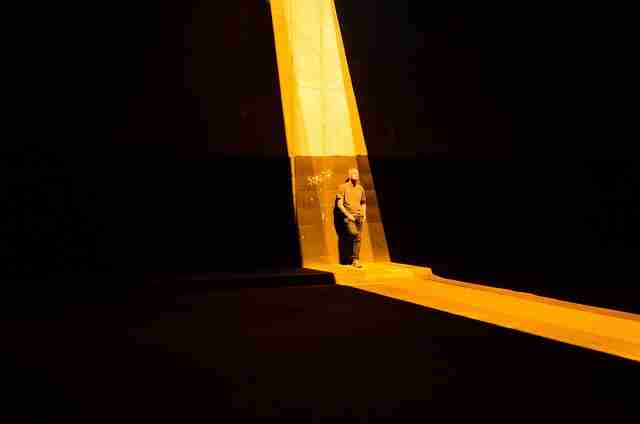 鉴黄师官网入口经典案例回顾｜操作台界面展示如何精准下判断